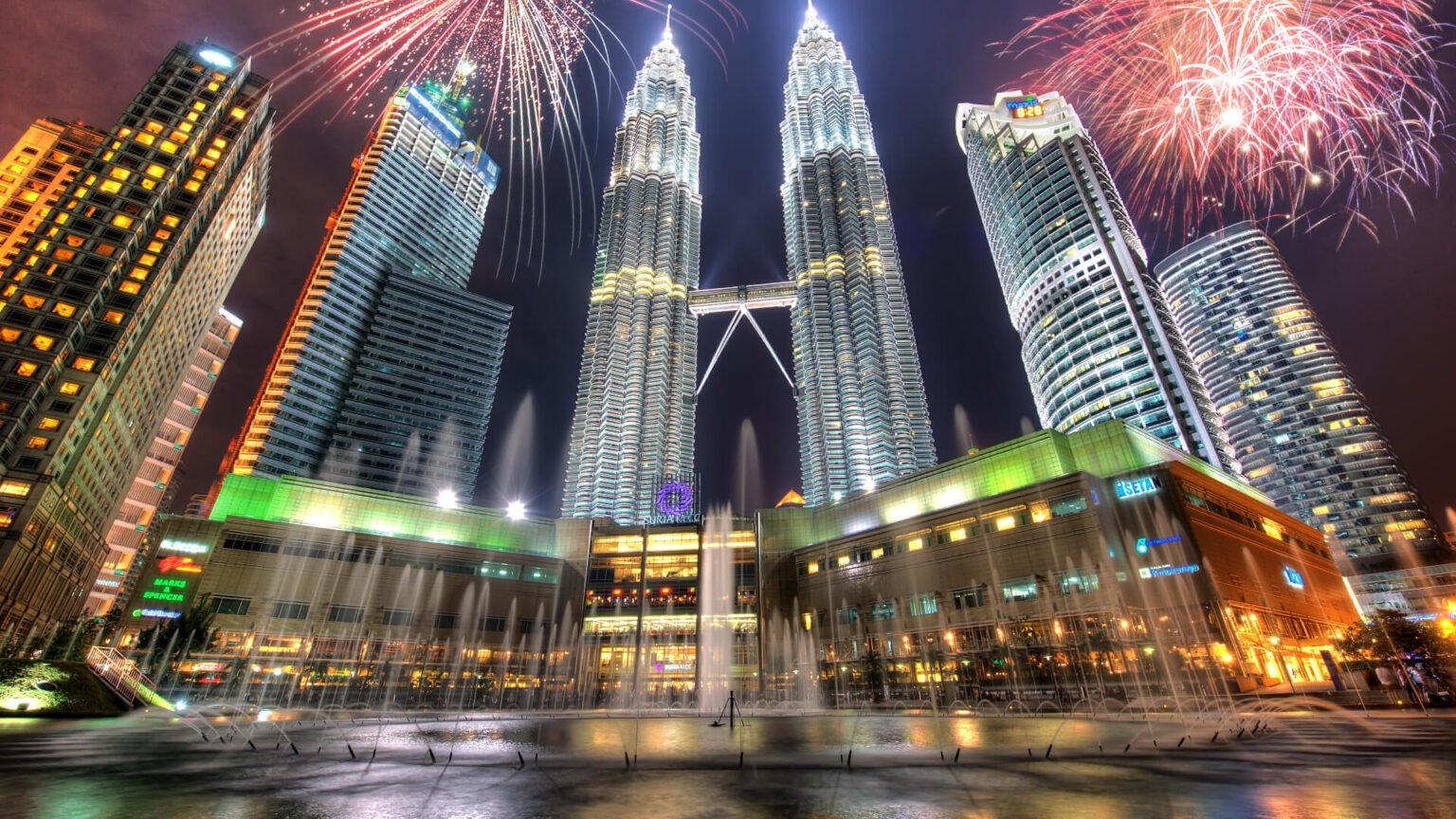 7 Best Spots to Enjoy New Year Fireworks 2025 in Malaysia (Kuala Lumpur