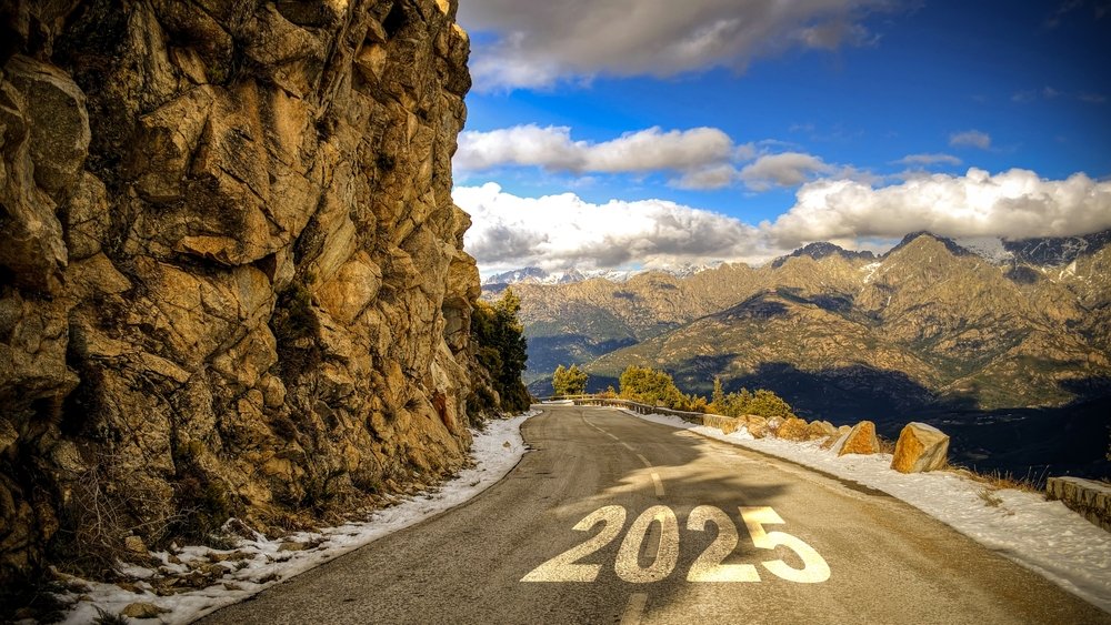 Travel Lovers Happy New Year 2025 Wallpapers Road Trips